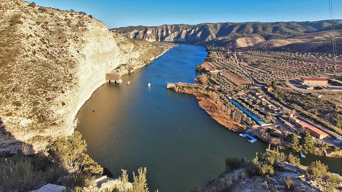 Hiking route to the Bugarreig Viewpoints on the Ebro and Matarraña rivers